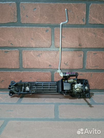 Ручка двери внешняя toyota ractis SCP100 2SZ-FE FR/RH