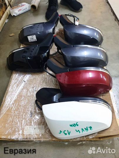 Левое зеркало Toyota Rav 4 кузов 50