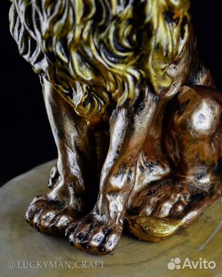 Бронзовый лев