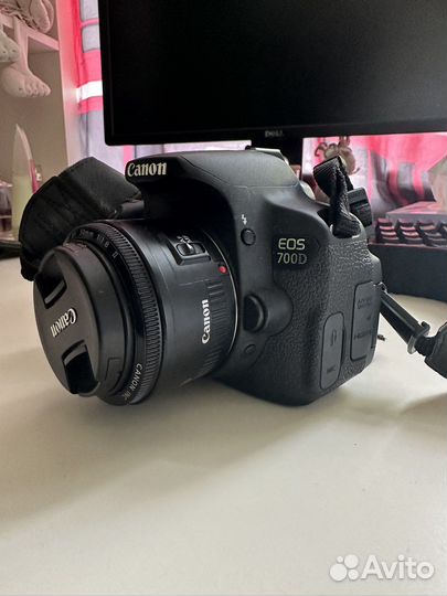 Зеркальный фотоаппарат canon EOS 700D