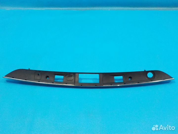 Накладка крышки багажника mercedes-benz C-class (W