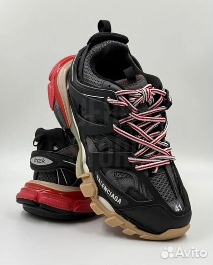 Кроссовки Balenciaga track 1 black RED на руках