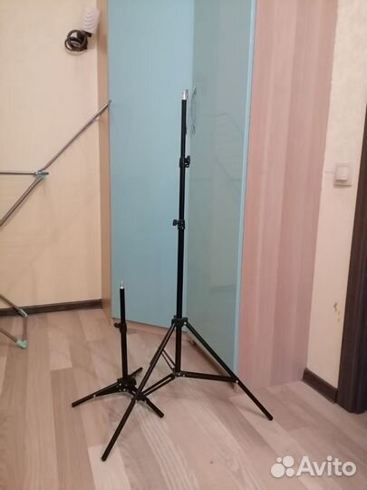 Два штатива
