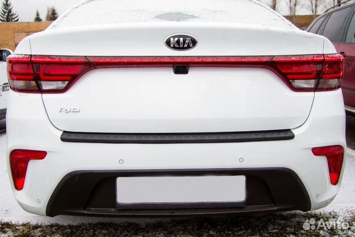 Накладка на задний бампер Kia Rio 4