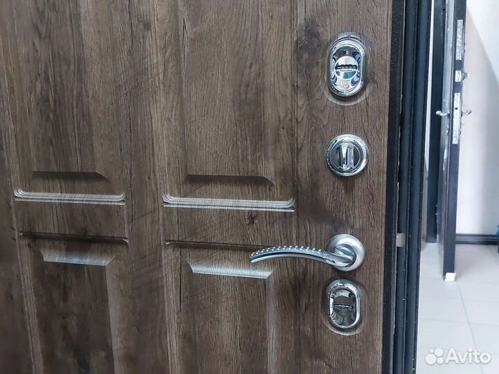 Дверь входная уличная с терморазрывом