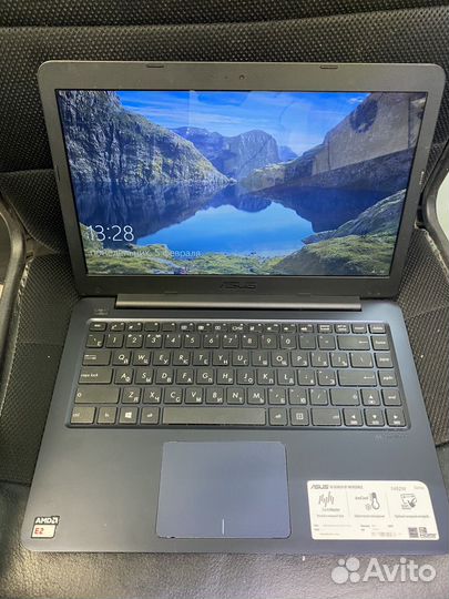 Ноутбук asus E402w