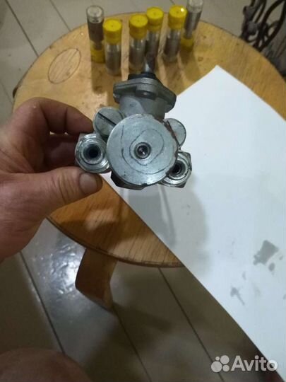 Насос низкого давления, и распылители фарсунок