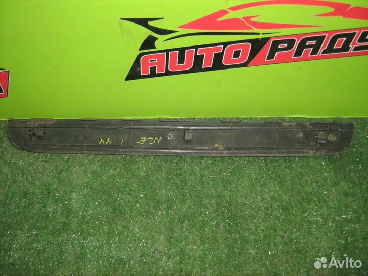 Порожек пластиковый toyota NZE144,NZE141 corolla,c