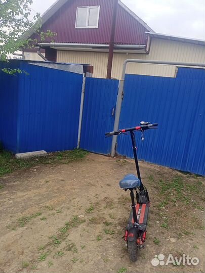 Электрический самокат с сиденьем