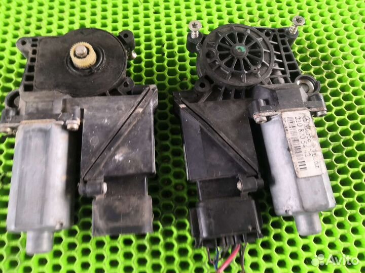 Моторчик стеклоподъемника задний правый W210