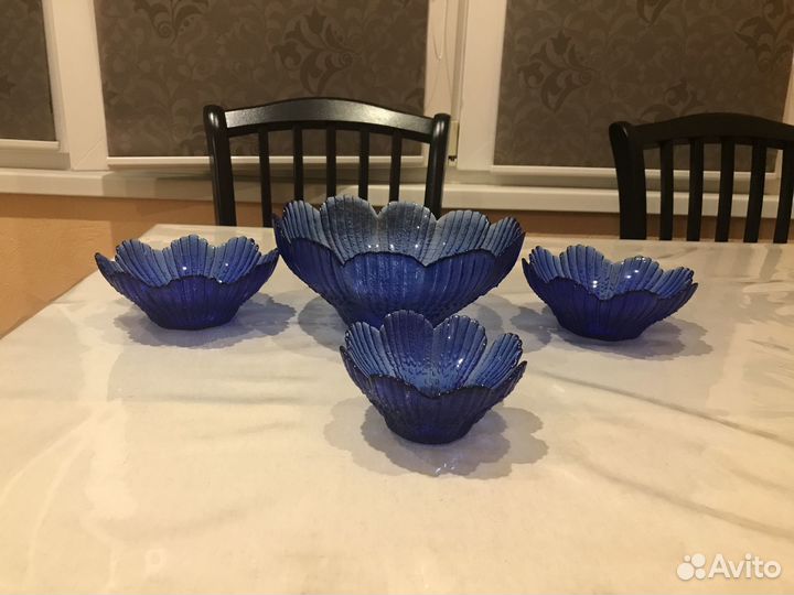 4 салатника из синего стекла