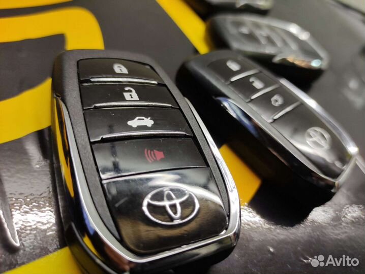 Смарт ключ Toyota Land Cruiser 200