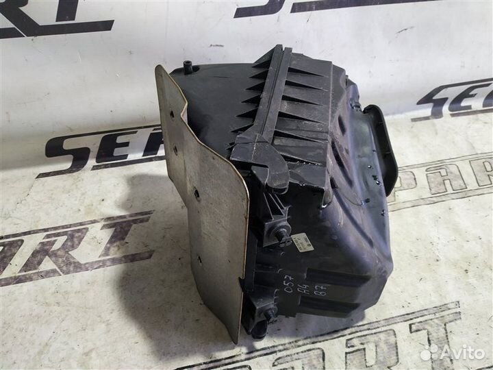 Корпус воздушного фильтра Audi A4 B7 2.0 BWE 2007