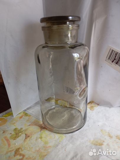 Банка с притертой крышкой