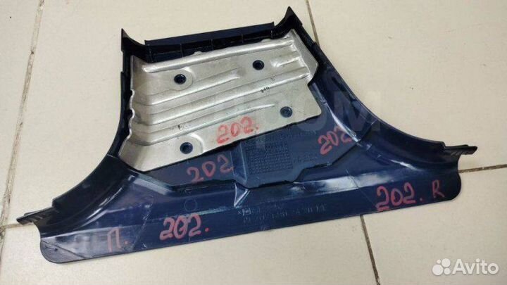 Накладка центральной стойки правая Mercedes C W202