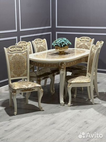 Кухонный стол и стулья