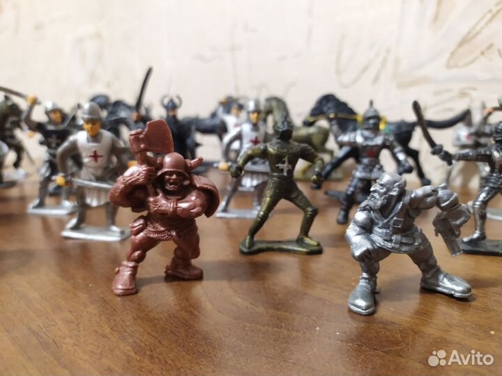 Солдатики пластмассовые