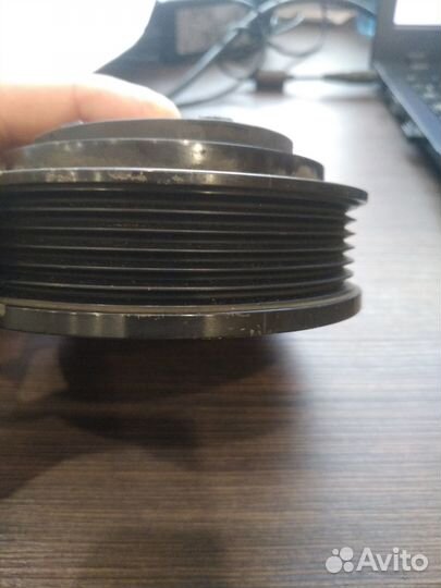 Шкив,муфта компрессор кондиционера BMW 5 7SES17A