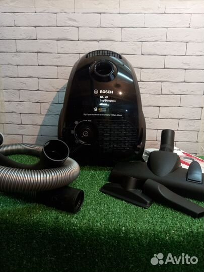 Пылесос с пылесборником Bosch BGN21800