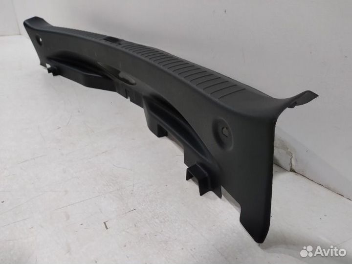 Накладка замка багажника Nissan Qashqai J10