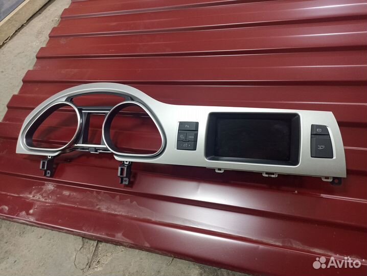 Панель с монитором Audi Q7