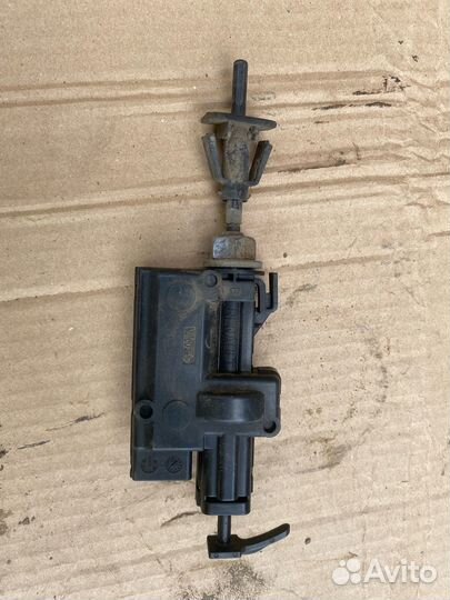 Активатор лючка бензобака Renault Fluence Megane 3