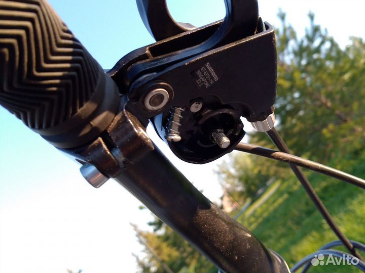 Велосипед BMW в не очень хорошем состоянии