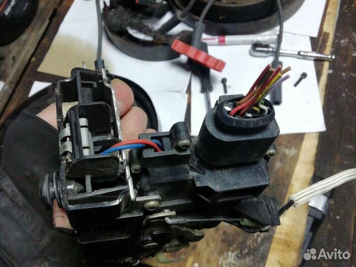Замок передней правой двери ауди а6 с5