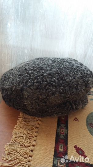 Женский берет из каракуля