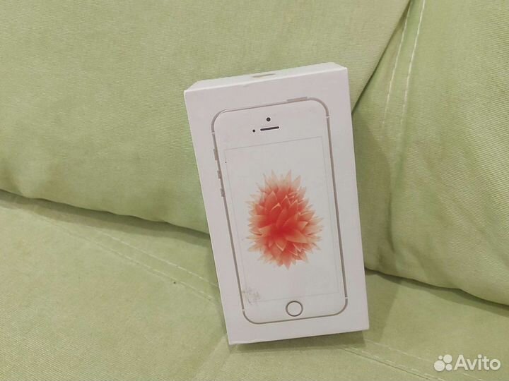 Коробка от iPhone se
