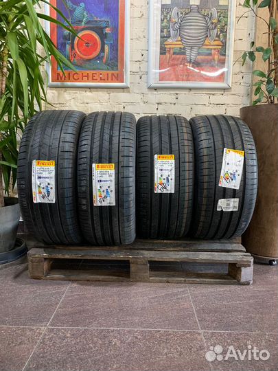 Pirelli P Zero Luxury Saloon 275/40 R22 и 315/35 R22 107Y