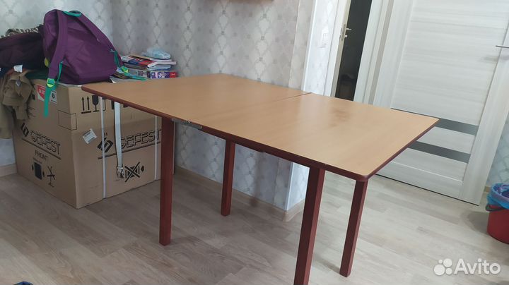 Кухонный стол