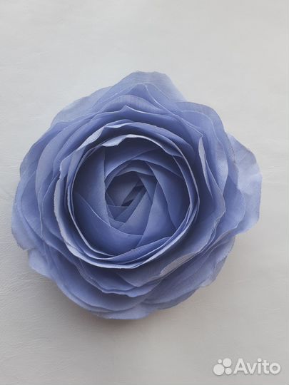 Брошь цветок