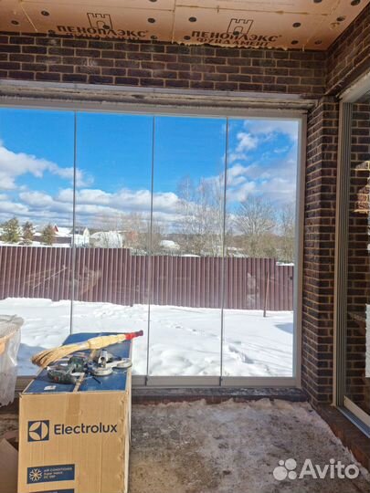 Безрамное остекление ресторанов