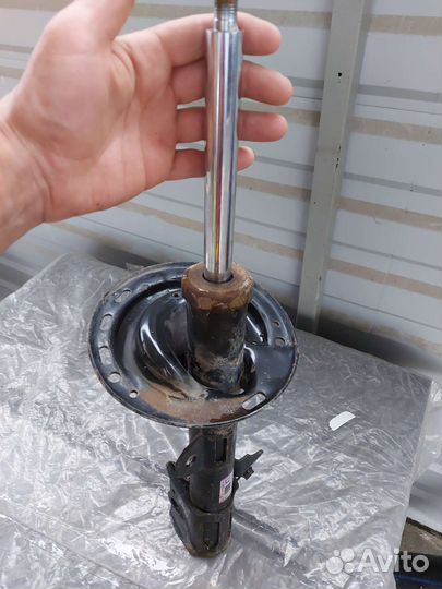 Амортизатор на lexus