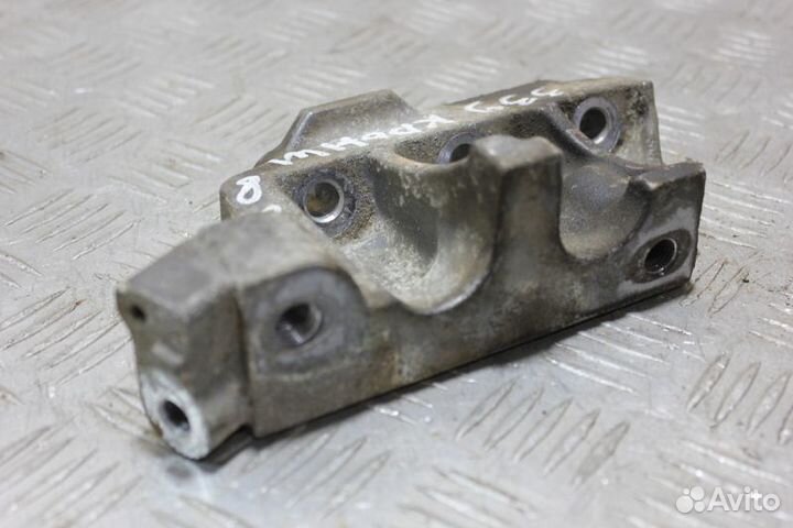 Кронштейн двигателя Toyota Camry v40