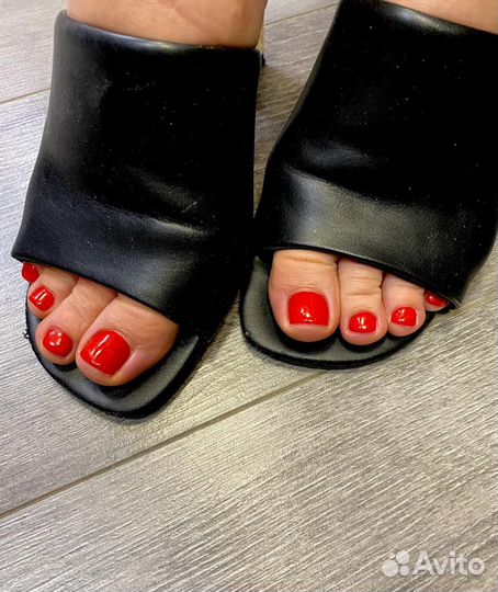 Маникюр педикюр