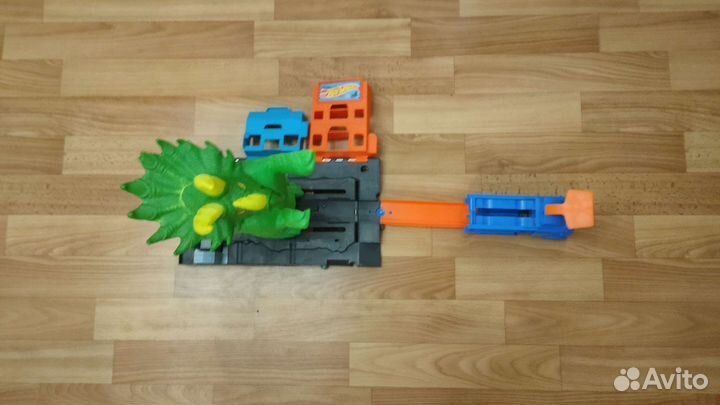 Трек Хот вилс сокрушительный удар трицераптор