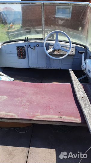 Лодка с мотором