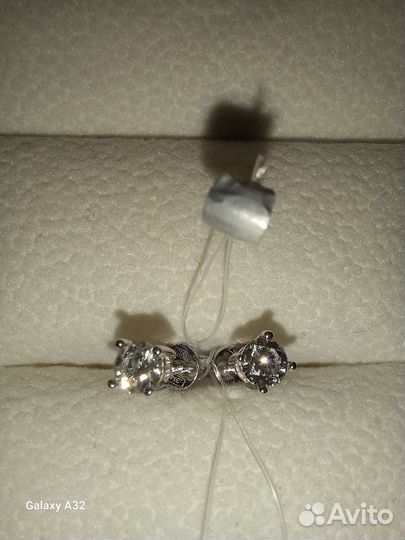 Золотые серьги пусеты с бриллиантами 0.3ct.4/5