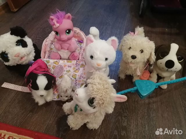 Игрушки фирменные музыкальные