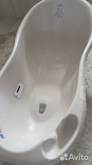 Детская ванночка для купания с градусником