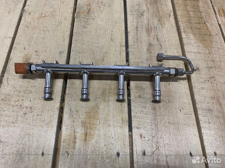 Рампа топливная Skoda Yeti 1.2 CBZ 2010