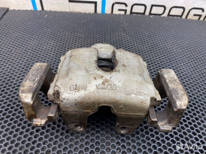 Суппорт передний правый Land Rover Range Rover 3