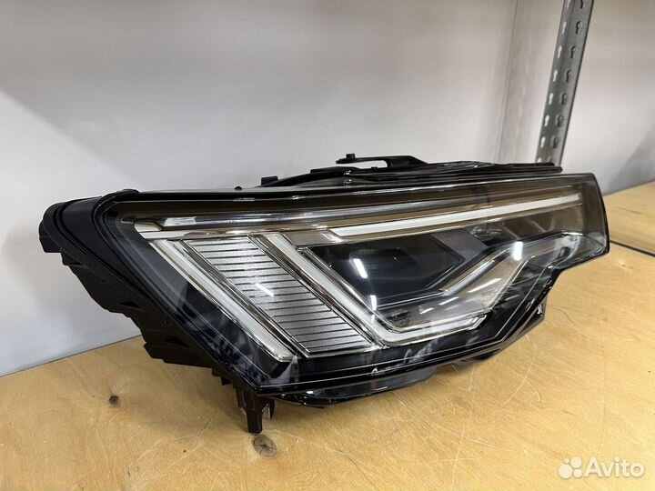 Фара передняя правая на Audi A6 C8 Matrix LED