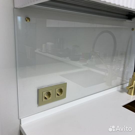 Фартук стеклянный выбеленный