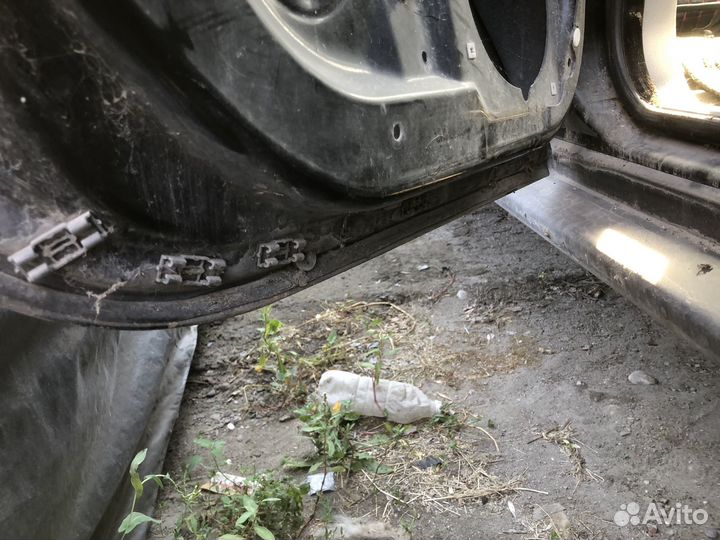 Задняя левая дверь е53