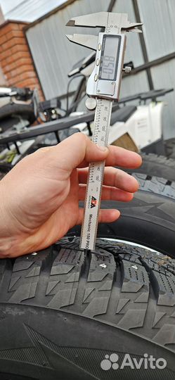 Bridgestone Blizzak Spike-02 225/65 R17 106T