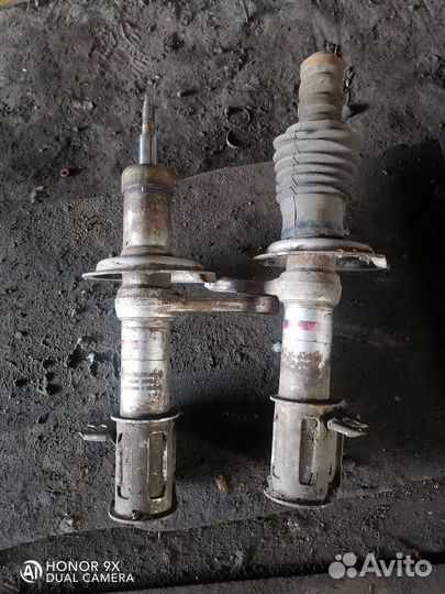 Передние стойки ваз 2110