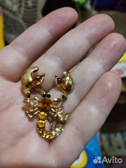 Скорпион брошь